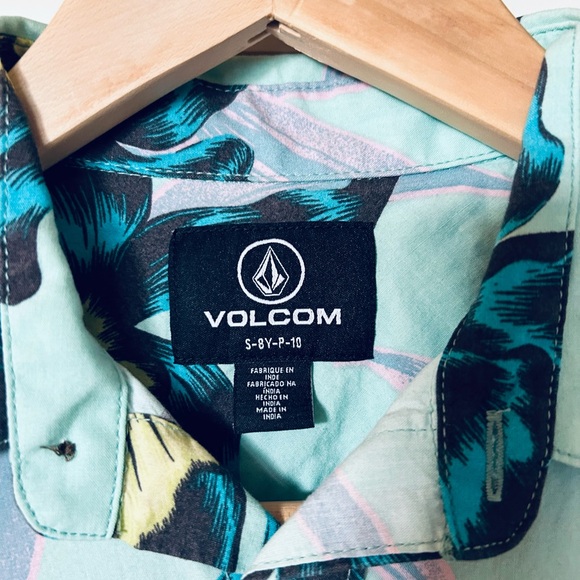 Volcom Boy’s Tropical Floral Shirt - Picture 2 of 6